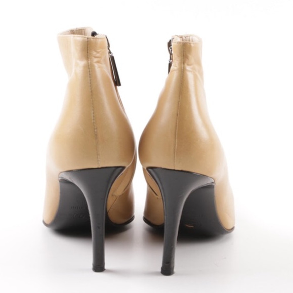 🔴 sold🔴Chanel Two-Tone Pointed Toe Booties 38.5 - Picture 4 of 8